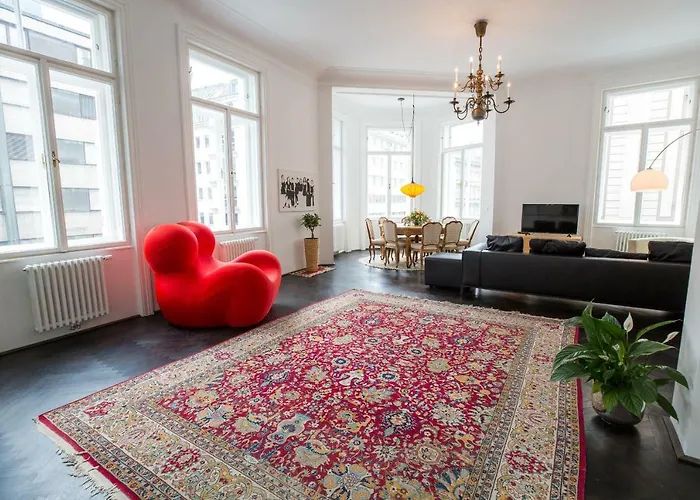 Grand Soho Apartment