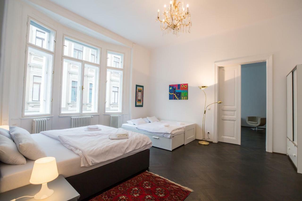 Grand Soho Apartment