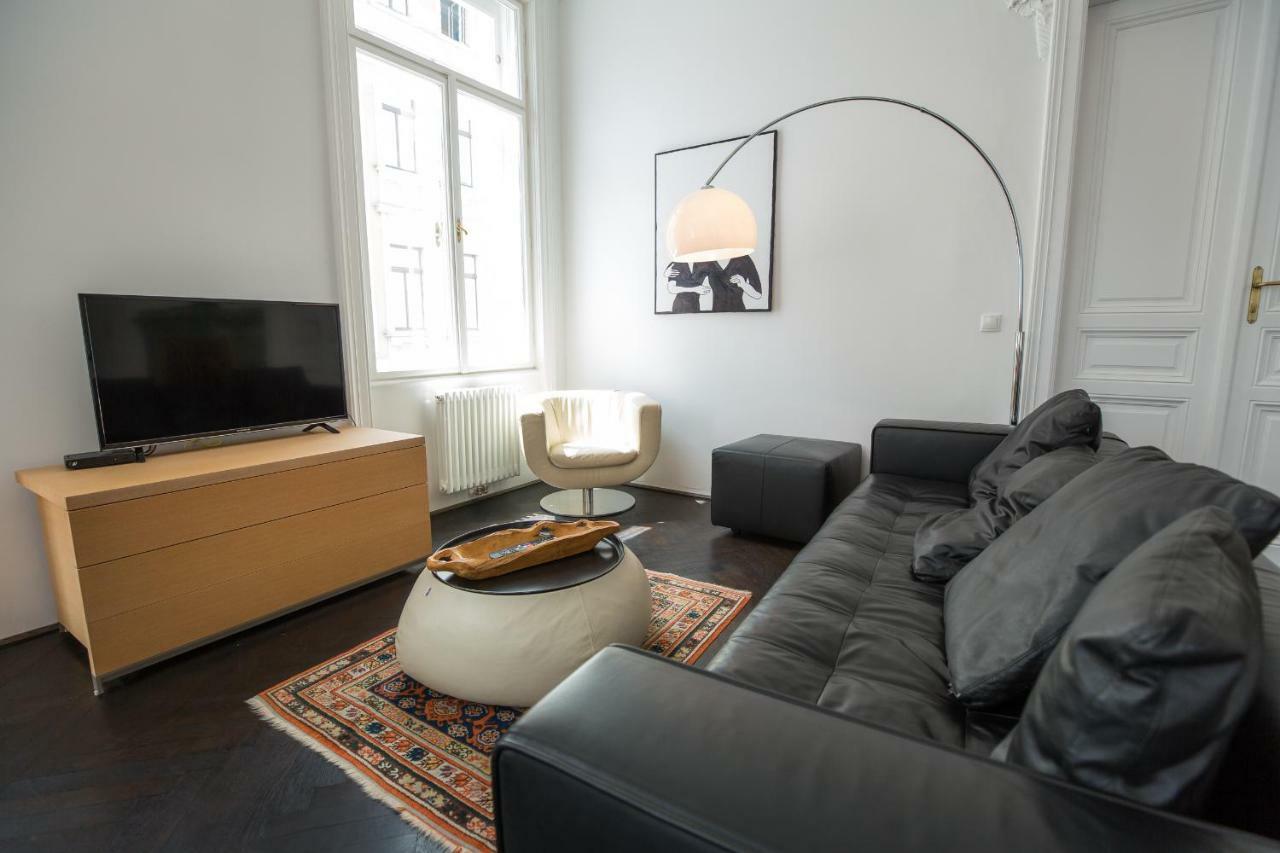 Grand Soho Apartment